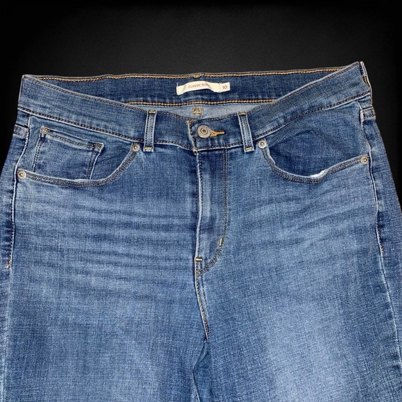 Levi’s Classic Boot Cut Blue Denim Jeans - Picture 3 of 6
